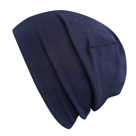 Wollhuhn Öko Shorties: Nahaufnahme einer dunkelblauen, handgemachten, zweilagigen Beanie aus weichem Öko-Jersey, ideal für aktive Kinder und Teenager.