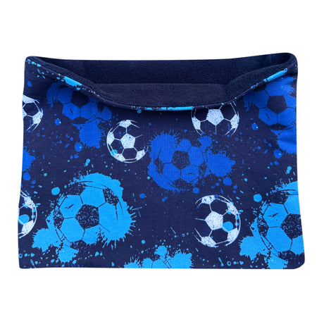 Wollhuhn Halstuch / Schlupfschal / Loop WARM mit Fleece, zeigt stylisierte Fußballmotive in Blautönen, handgefertigt, kuschelig und dehnbar, ideal für Kinder und Erwachsene.