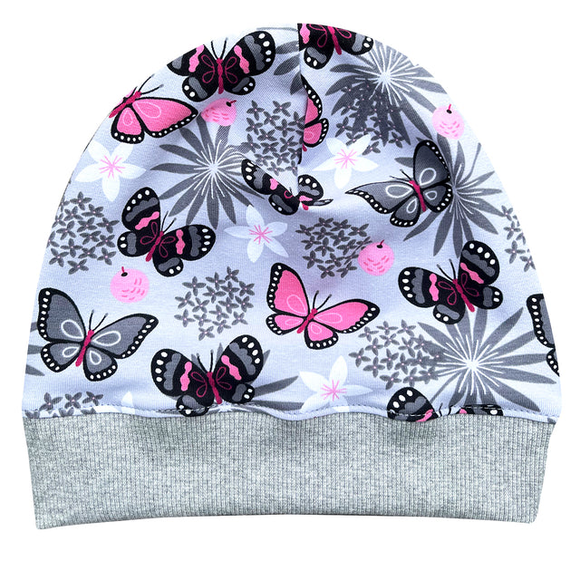 Wollhuhn Dünne Öko Beanie-Mütze, grau/rosa, mit Schmetterlingsmuster. Handgemacht, dehnbar und bequem, ideal für Übergangszeit und kühle Sommertage.