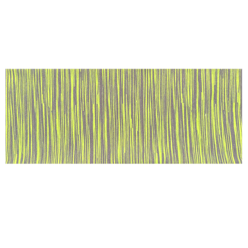 Wollhuhn Elastisches Öko Stirnband/Haarband, zweilagig, breit, mit unregelmäßigen vertikalen Streifen in Neon-Gelbgrün und Grau, handgemacht aus Bio-Baumwolle.