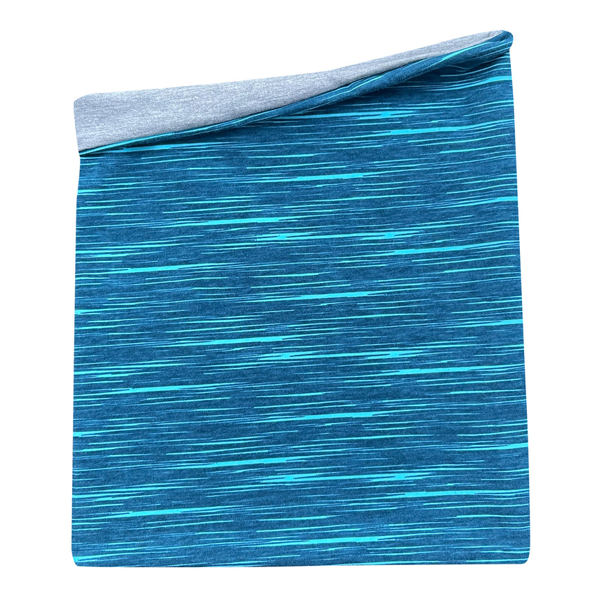 Wollhuhn LONG Loop, Jersey- oder Fleecefutter, zeigt ein handgefertigtes, blau-graues gestreiftes Design. Ideal für Komfort, Schutz und Stil.