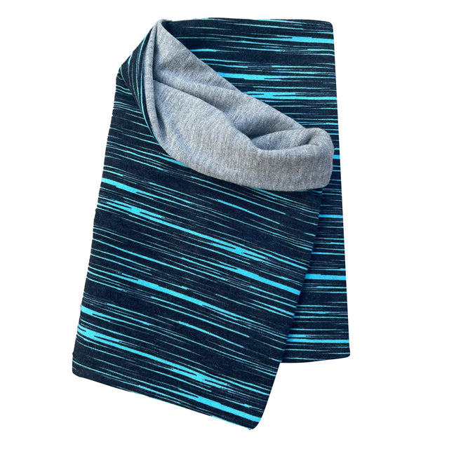 Wollhuhn Leichtes Lockeres Öko Jersey Halstuch mit grauen und blauen Streifen, handgemacht, weich und wendbar, ideal für Übergangszeiten und empfindliche Kinderhaut.