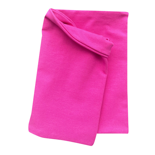 Wollhuhn Leichtes Lockeres Öko Jersey Halstuch, handgefertigt, einfarbig pink, aus weichem Öko-Jersey, locker gefaltet auf weißem Hintergrund, ideal für Kinder.
