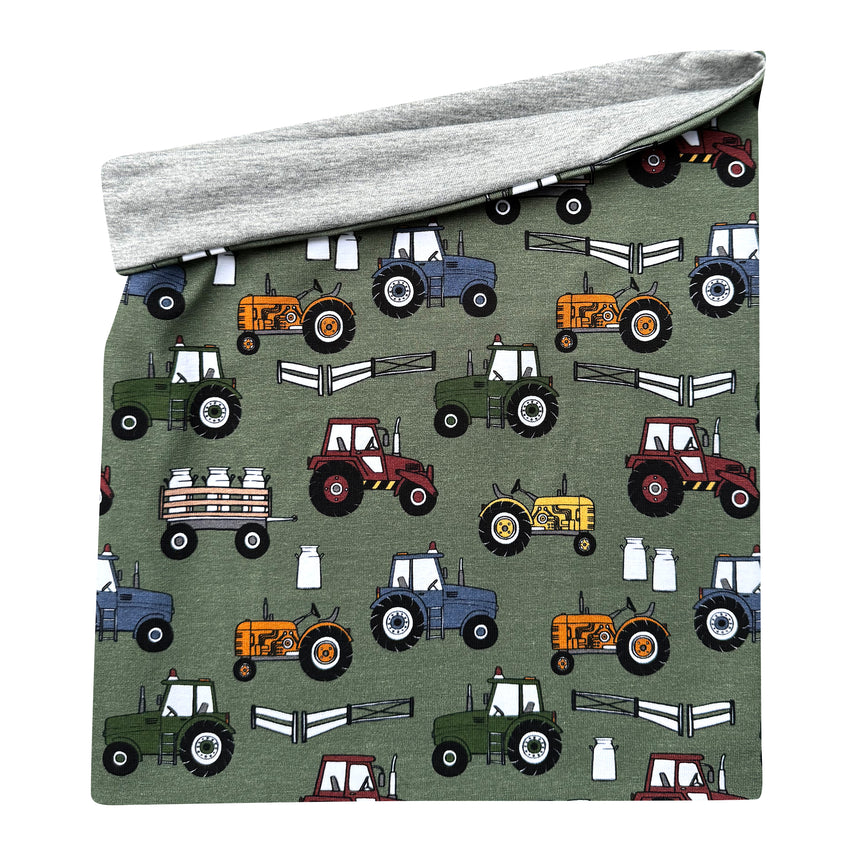 Wollhuhn LONG Loop, Trecker/Traktor Grün/Bunt: Handgemachter Schlauchschal mit Traktor-Motiv, vielseitig wendbar, ideal für Schutz und Komfort, geeignet für Kinder und Erwachsene.