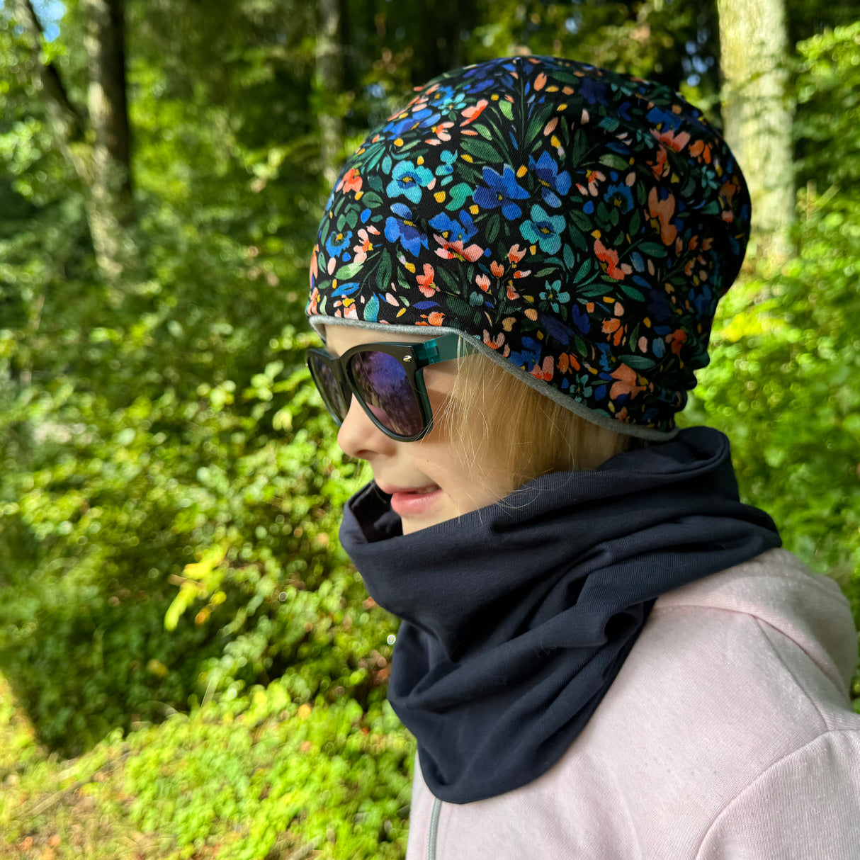 Wollhuhn Öko Long Beanie / Wendemütze, Ganzjährig, Zweilagig, Blumen Schwarz/Bunt