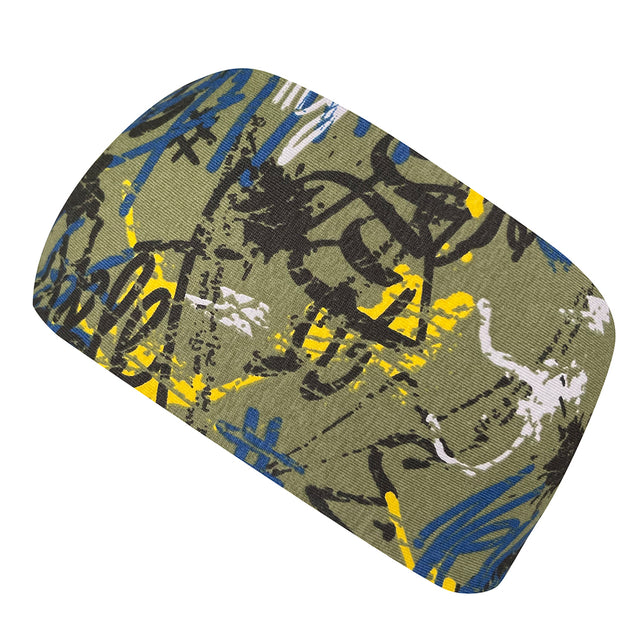 Nahaufnahme eines handgefertigten Wollhuhn Elastisches Öko Stirnband / Haarband Jersey Zweilagig Breit im Camouflage-Design, ideal für vielseitige Outdoor-Aktivitäten.