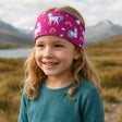 Mädchen trägt Wollhuhn Elastisches Öko Stirnband/Haarband Jersey Zweilagig Breit Einhörner Beere; handgemacht, weich, dehnbar, ideal für Outdoor-Aktivitäten und unter Helmen.