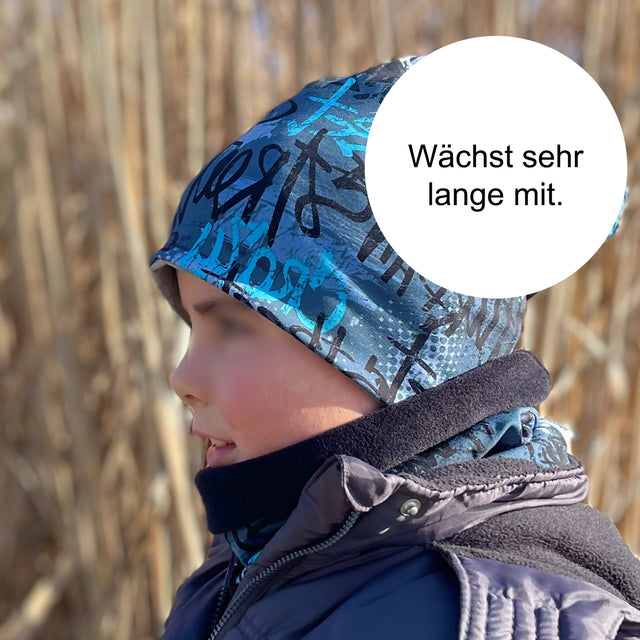 Person trägt den Wollhuhn Halstuch / Schlupfschal / Loop WARM mit Fleece-Innenfutter, ideal für kalte Tage, handgefertigt in Deutschland.
