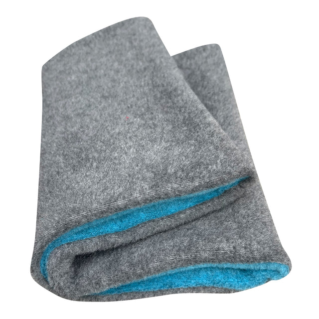 Wollhuhn WINTER Halstuch/Schlupfschal „Unser Wärmster“ aus zwei Lagen Fleece, anthrazit/türkis, zeigt eine kuschelige, wendbare und hochwertige Verarbeitung für alle Altersgruppen.
