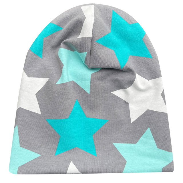 Wollhuhn Öko Long Beanie, zweilagig, mit großen Sternenmotiv auf grauem Hintergrund, ideal für Kinder, handgefertigt aus weichem Jersey, ganzjährig tragbar.