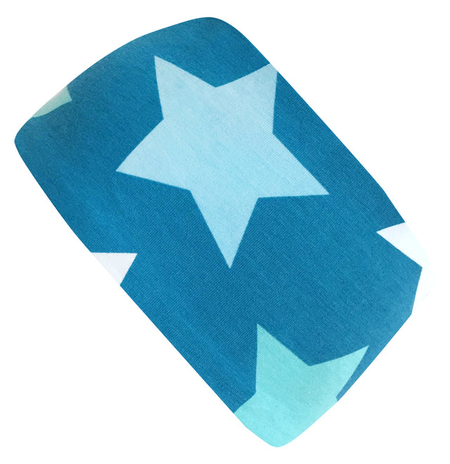 Wollhuhn Elastisches Öko Stirnband Jersey, zweilagig, breit, mit blau-weißen Sternenmuster auf weißem Hintergrund, handgefertigt, ideal für Freizeit und Sport.