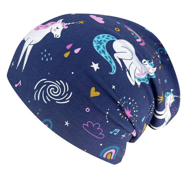 Wollhuhn Öko Long Beanie, wendbar, dunkelblau mit Einhorn- und Sternenmuster, aus weichem, zweilagigem Baumwolljersey für ganzjährigen, bequemen Tragekomfort.