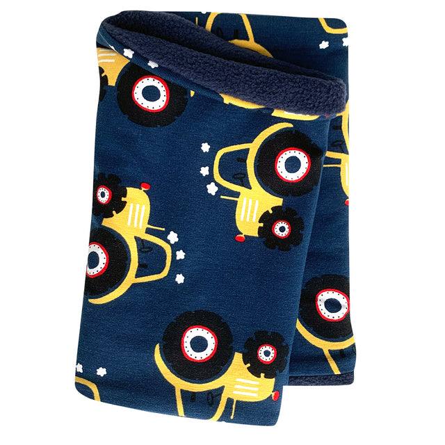 Wollhuhn Halstuch/Schlupfschal/Loop WARM mit Fleece-Innenfutter, dunkelblau mit gelbem Traktor-Design, weich und angenehm, handgemacht in Deutschland.
