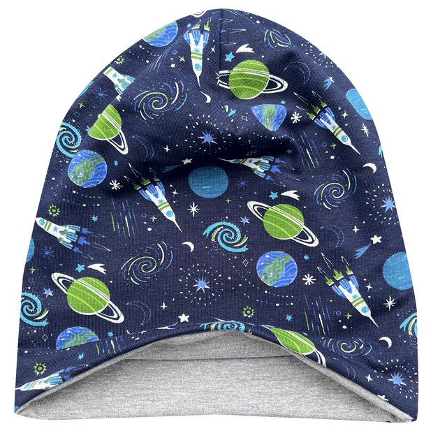 Wollhuhn Öko Long Beanie / Wendemütze, zweilagig mit Planeten- und Sternenmuster, ideal für Kinder, aus weichem Baumwolljersey, bietet komfortablen Sitz und ganzjährigen Schutz.
